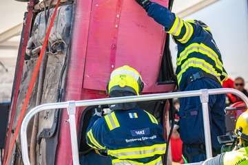 Los Bomberos de Gran Canaria se estrenan con un vehículo en vertical en el Encuentro Nacional de Rescate en Accidentes de Tráfico/TA.